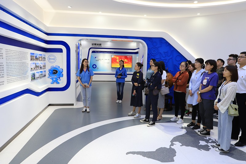 pp电子集团团委到法士特集团旅行学习