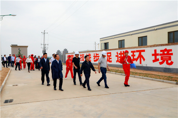 pp电子集团复工复产促增添项目观摩聚会与会职员走进绿色能源公司油气公司水情形公司陕北片区项目
