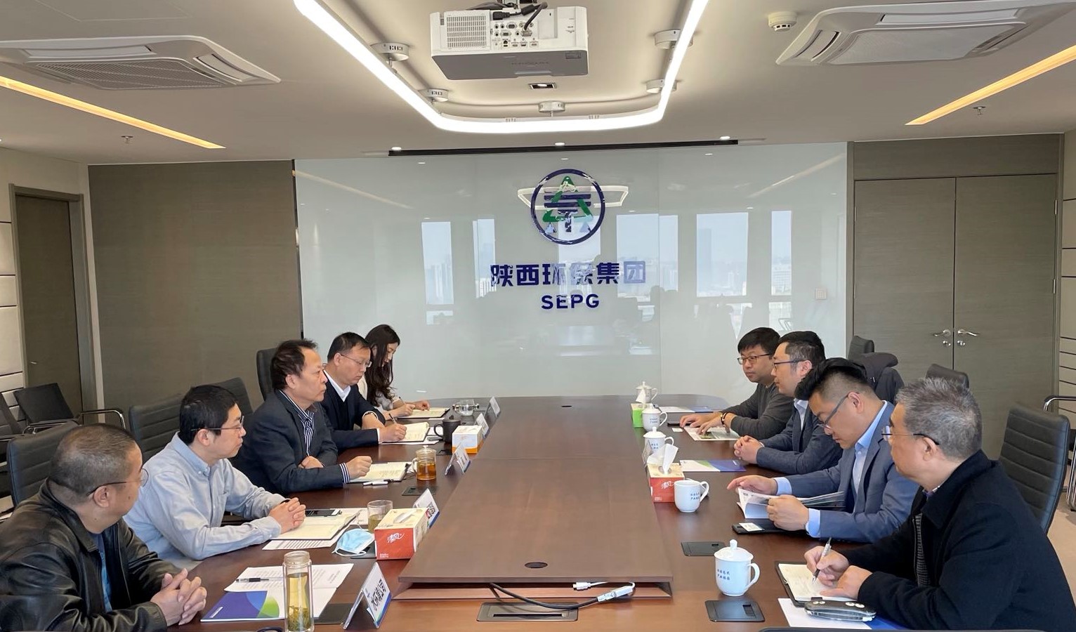 pp电子集团与南方创业科技公司交流座谈照片.jpg