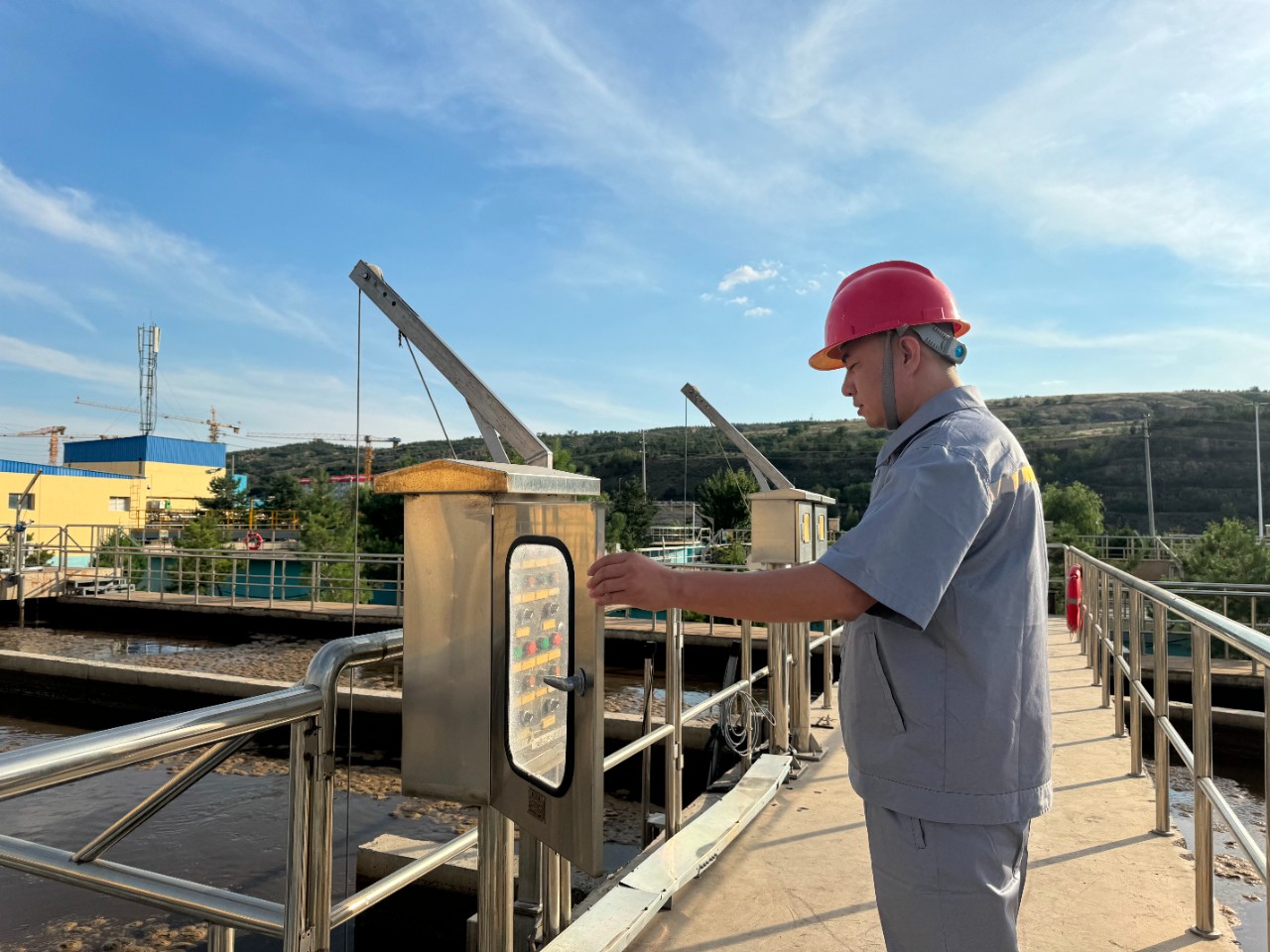 水情形公司职工贺虎荣获神木市人民政府揭晓的“2023年度生态情形；；；；；；な虑橄冉∥宜郊摇鄙称呼